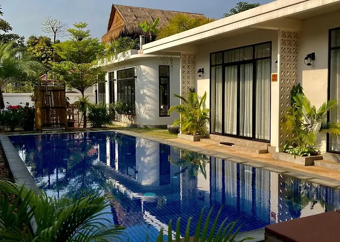 Private Bungalow, Large Salt Water Pool & Jacuzzi, Super Fast Wifi 100mbps