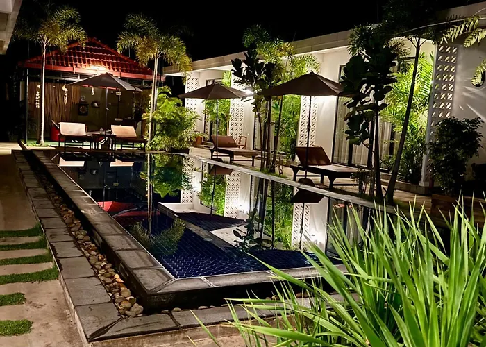 Private Bungalow, Large Salt Water Pool & Jacuzzi, Super Fast Wifi 100mbps