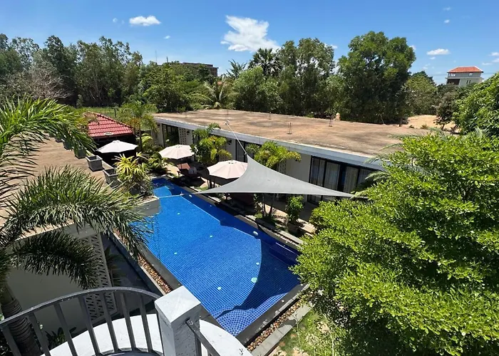 Private Bungalow, Large Salt Water Pool & Jacuzzi, Super Fast Wifi 100mbps